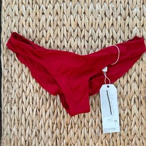 Kiki The Killer Bottoms in Atomic